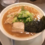 博多らーめんまる楽 - 黄金の味噌ラーメン（650円）