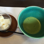 燻り豆腐　母袋工房　豆腐湯葉料理　奥の奥 - 豆腐ゼリーと抹茶