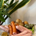 神田つり食堂 サクラ - ソーセージとアンチョビポテト