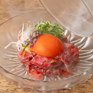 生肉許可店だからこそできる極上のユッケ
