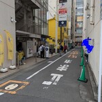 湘南 魚つる Hanare - 記名を済ませ、まばらに、ウェイティング