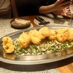 グルマンディーズ - 信州サーモンのベニエ、ハーブたっぷりのタルタルソース