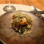 グルマンディーズ - 信州サーモンのベニエ、ハーブたっぷりのタルタルソース