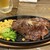 ステーキ＆ハンバーグ専門店 肉の村山 - 料理写真:熱々の鉄板にジュウジュウ音を立てて提供されました♪