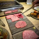 a slice of BEEF ひときれの牛肉 - 