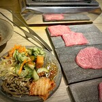 a slice of BEEF ひときれの牛肉 - 