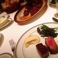 ウルフギャング・ステーキハウス 六本木 - サイドにはほうれん草のソテーとマッシュポテト
