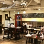 山本のハンバーグ - 店内です　地下にありますがWi-Fiサービスもあるので電波には困りません
