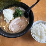 横浜ラーメン萬年家 - 
