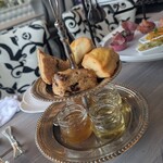 四季庭 カフェ＆レストラン - スコーンは冷めててすごい美味しいってわけでない