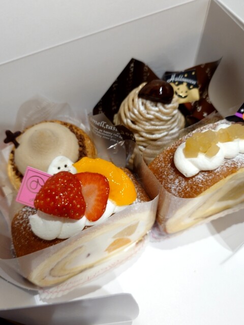 つくばエクレア108円 並びました 』by 富士崎くん : ガトー・プーリア