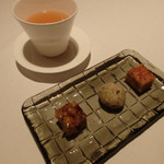 カントニーズ 燕 - お茶と小菓子