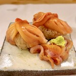 穴子料理と地酒 浅草 川井 - 赤貝の握り　大阪産