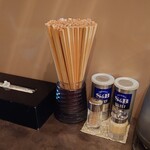 麺や 麗 - 箸は割り箸じゃない(いいやつ)