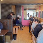 麺や 麗 - 店舗内観 ※カウンター席とテーブル席があります