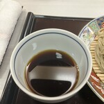 御料理　山上 - カツオが良く効いた蕎麦つゆ