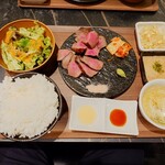 新宿牛タンローストビーフ 白か黒 - 