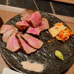 新宿牛タンローストビーフ 白か黒 - 