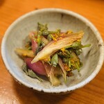 酒どこ べらぼう - 茗荷と菊の花とミズの実(ウワバミソウ)の和物