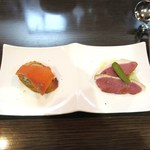 ル・コントワール・ドゥ・レジオン - スモークサーモンとシェーブルチーズのカナッペ
鴨の燻製、カブとりんご添え