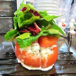 ル・コントワール・ドゥ・レジオン - トマトのファルシー、カニサラダ、バルサミコソースとタプナードソース