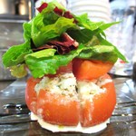 ル・コントワール・ドゥ・レジオン - トマトのファルシー、カニサラダ、バルサミコソースとタプナードソース