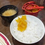洋食屋グリルCoCCo - ご飯、お味噌汁、壺漬け