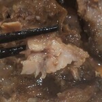 東北人家 - 豚背骨ガラ肉の特製醤油煮込み