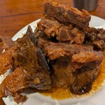 東北人家 - 豚背骨ガラ肉の特製醤油煮込み