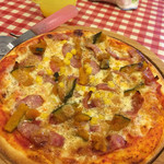 Viamare - カボチャと粗挽きソーセージのガーリックピザ