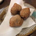 うどん秋月 - 屋久島のさつま揚げらしい。四国の天ぷらみたいに材料は青魚なのかな？美味しかったー