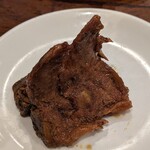 東北人家 - 豚背骨ガラ肉の特製醤油煮込み