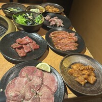 ホルモン焼肉 富や 栄店 - 