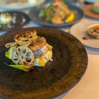 発酵の技法を織り交ぜた季節限定コースをご案内