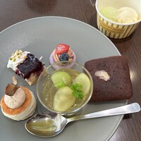 ブッフェアンドカフェ スロープサイドダイナー ザクロ - 