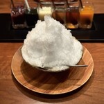 六雁 - 『デザート①』
      
      ・六雁名物！！かき氷
      
      蜜は6種：マンゴー／ほうじ茶／生姜／練乳／抹茶／小豆
      
      ※なんと、氷とシロップはおかわり自由