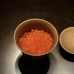 六雁 - 『一口の寿司』
      
      ・北海道の新いくら醤油漬け
      ・酢飯