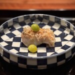 六雁 - 『焼き物』
      
      ・鱗を揚げた甘鯛の炭火焼き
      
      ・揚げた新銀杏