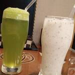 Byblos Lebanese restaurant - 左：レモンミント　右：ヨーグルトミント