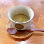 日々の料理 - 初物の栗のポタージュです。
      程良い栗の甘さと出汁の香りが良いです。