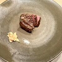 鉄板焼 美安 川崎 - 〈最高級A5ランク黒毛和牛ステーキ〉
                    この日の赤身肉は、福島産のランプ肉。