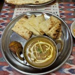 Indian & Nepali Restaulant ASAL - チーズナン、チキンカレー