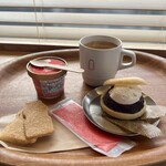 ヤクルトサービスセンター 御本丸 カフェ＆ギャラリー - アイスdeヤクルト.ミニベーグル.コーヒー