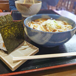 長命うどん - かけうどん 小盛（並）とおにぎり（しぐれ）