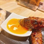 地鶏食べ放題 個室居酒屋 串楽 - つくねは卵黄トローリで！たまらん！