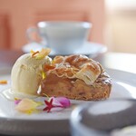 CAFE MIKASA HOTEL 1906 - 軽井沢アップルパイ（バニラアイス添え）