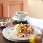 CAFE MIKASA HOTEL 1906 - 軽井沢アップルパイ（バニラアイス添え）