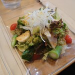 ボッチーノ - ズッキーニを生で初めて食べましたょ( *´艸｀)オクラに,プチトマトにレタスに玉葱も凄く新鮮なのです♪