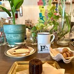 カフェ トコシエ - バーチディダーマ、カボチャのカヌレ、ガトー・ブルトン、秋のブレンド【ピジョン2025】