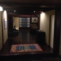 茶寮 柴扉洞 - 本館に入ってすぐ左、柴扉洞の入口